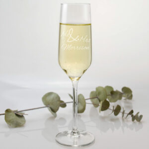Gepersonaliseerd champagneglas met gravure voor bruiloft als uniek huwelijkscadeau