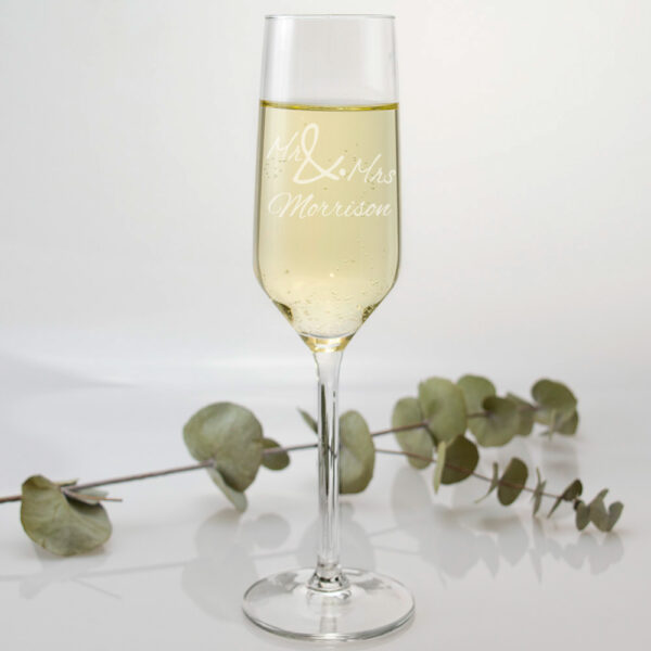 Gepersonaliseerd champagneglas met gravure voor bruiloft als uniek huwelijkscadeau
