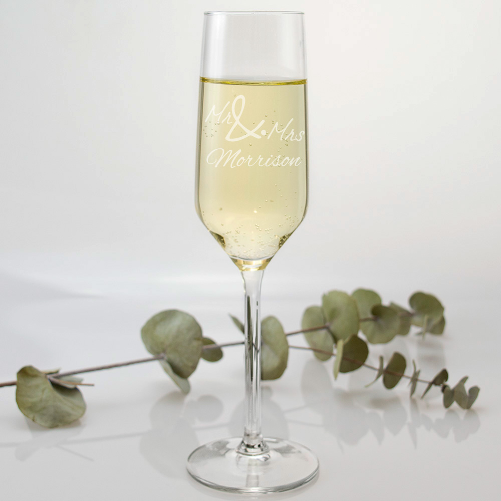 Champagneglass engraved wedding gift personalized PersonalSurprise with name | Gepersonaliseerde cadeaus Gepersonaliseerd champagneglas met gravure voor bruiloft als uniek huwelijkscadeau