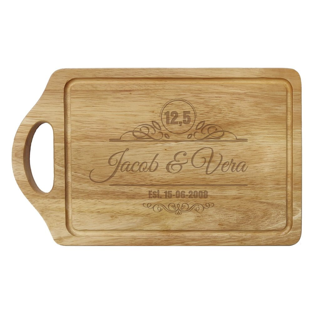 Houten snijplank met handvat graveren PersonalSurprise | Gepersonaliseerde cadeaus Gegraveerde houten snijplank met handvat