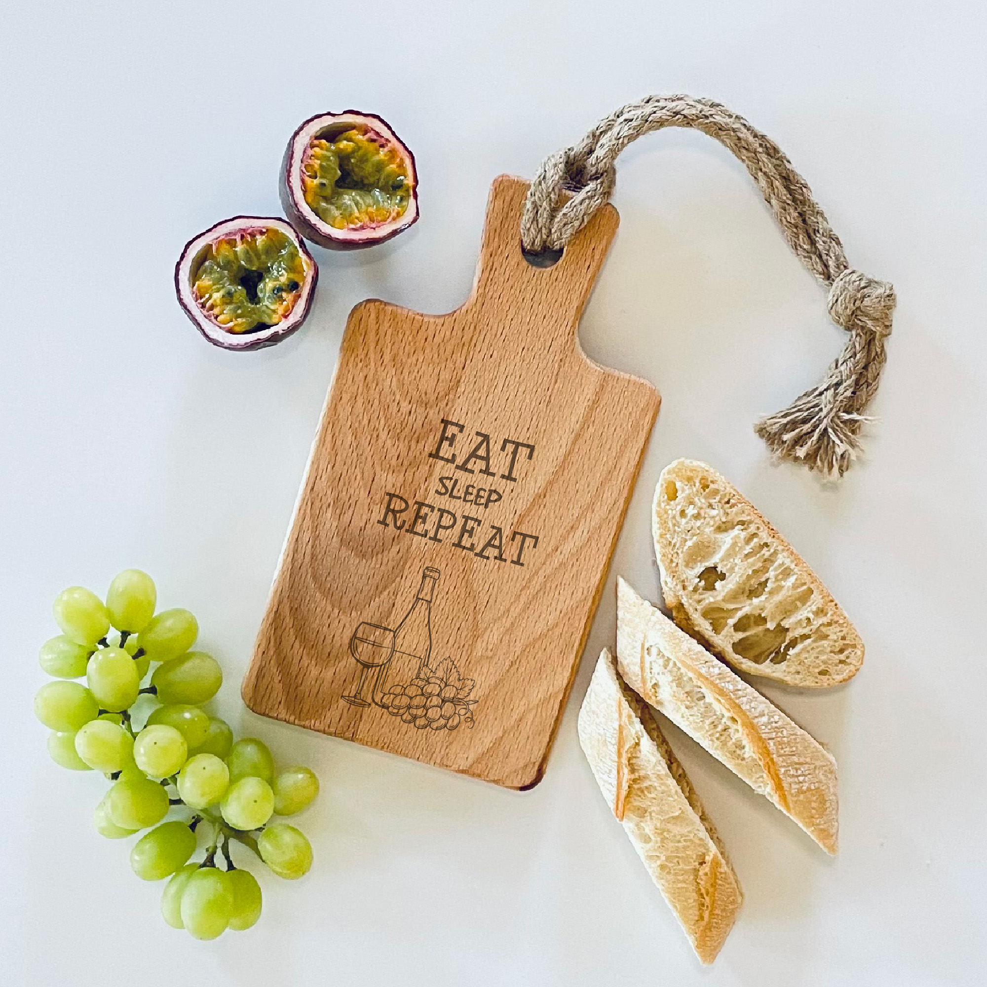 Kleine borrelplank graveren personalsurprise persoonlijk cadeau uniek geschenk eigen gravure | Gepersonaliseerde cadeaus Kleine borrelplank gegraveerd met naam – persoonlijk en compact cadeau