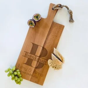 Serveerplank handvat graveren voor huwelijkscadeau