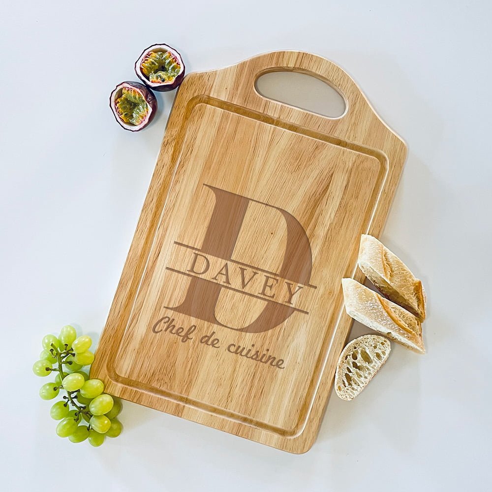 Snijplank met handvat graveren met naam persoonlijk gepersonaliseerd cadeau | Gepersonaliseerde cadeaus Gegraveerde houten snijplank met handvat, perfect voor stijlvol snijden en serveren.