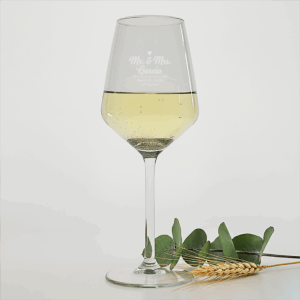 Gegraveerd wijnglas met naam – persoonlijk huwelijkscadeau