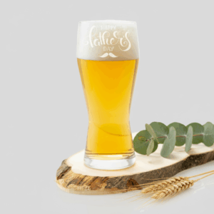Gepersonaliseerd en gegraveerd bierglas met eigen ontwerp, ideaal voor unieke geschenken.