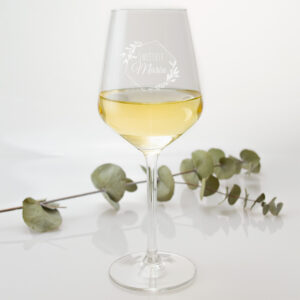 Gegraveerd wijnglas met naam – persoonlijk huwelijkscadeau