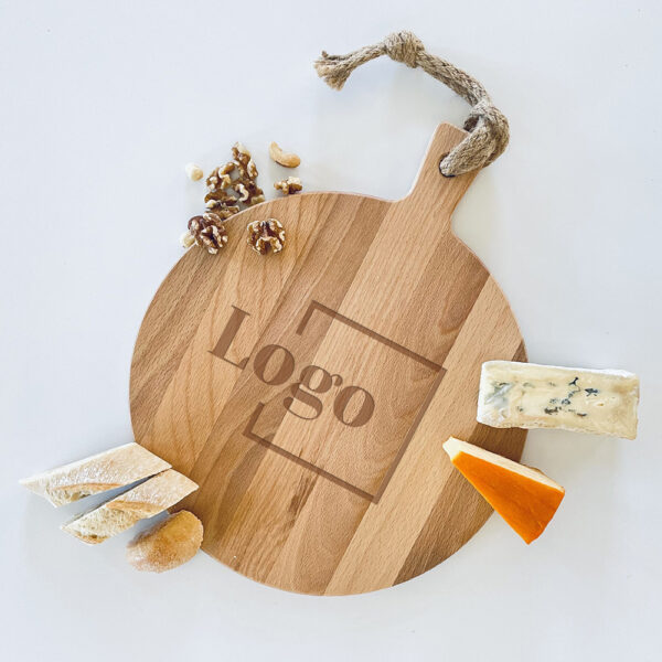 Ronde kaasplank graveren voor personalisatie, ideaal voor zakelijke geschenken.
