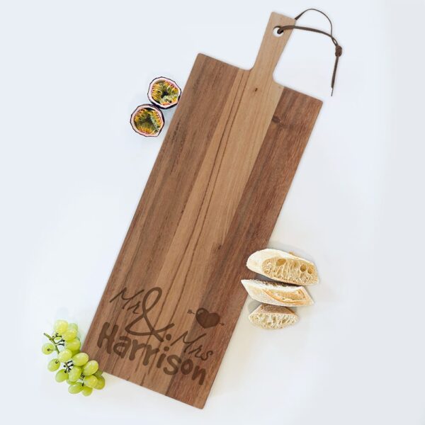 Tapasplank graveren van teakhout, perfect voor het serveren van hapjes.