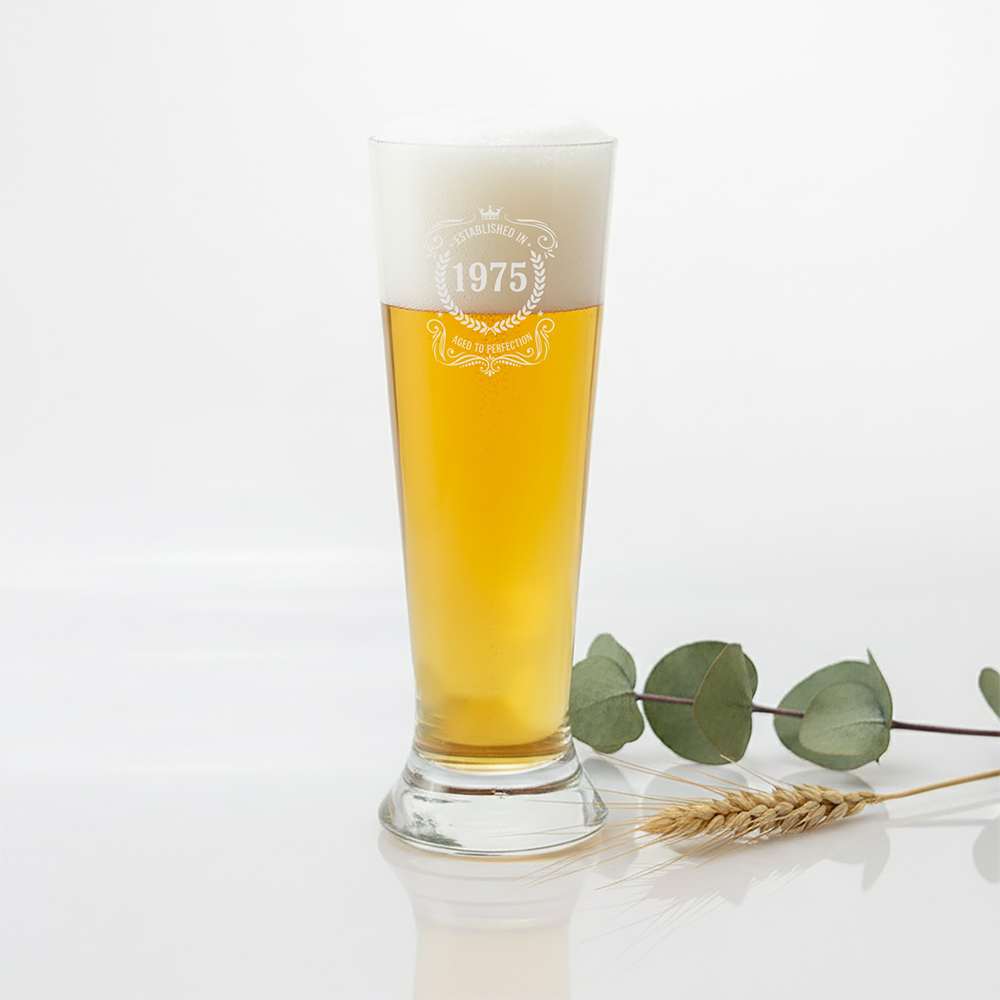 Pilsener bierglas graveren met jaartal 1975 en bier