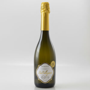 "Fles Le Collezioni Spumante met gouden folie en elegant wit-goud etiket."