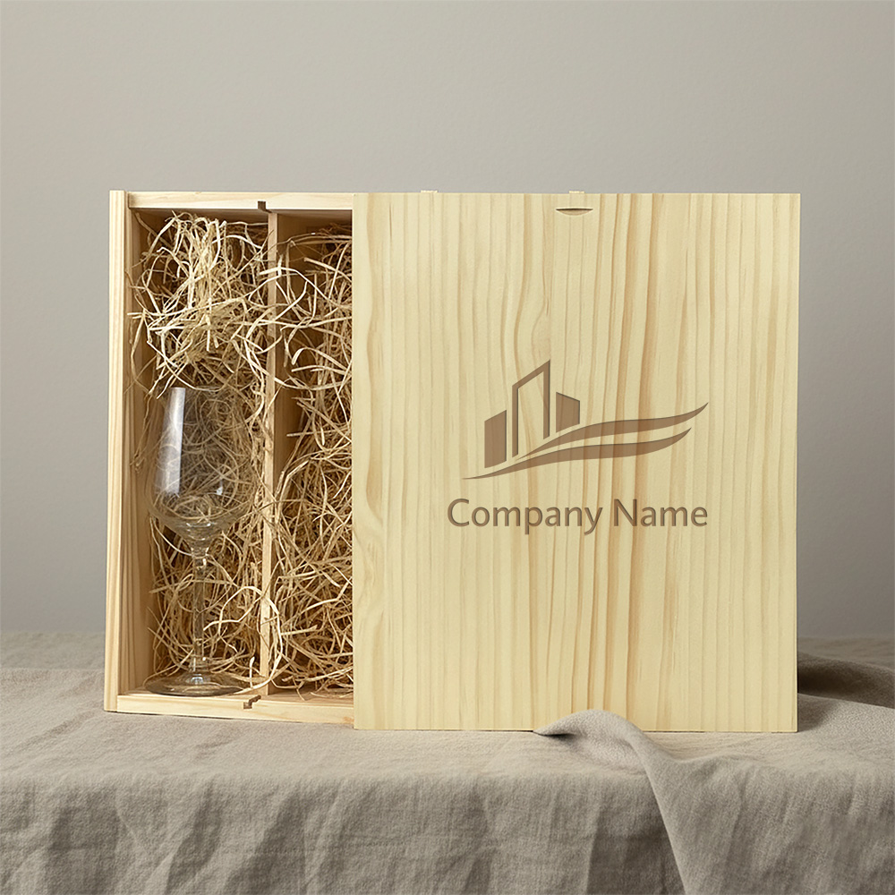 wijnkist 3 vaks wijnglas sfeerfoto 2 | Gepersonaliseerde cadeaus Wijnpakket met gegraveerde witte wijnglazen, 3 vakken. professioneel en persoonlijk