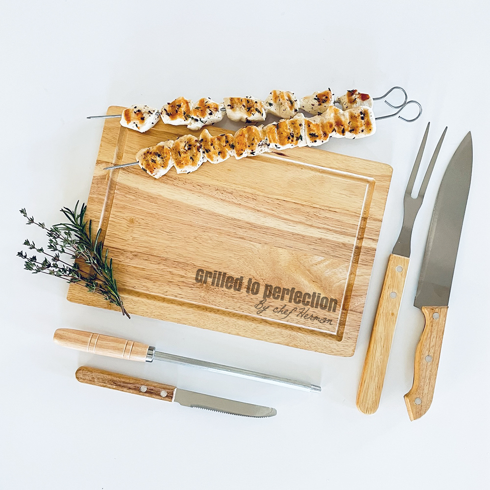 Bbq set met vleesplank sfeer mannen cadeau mannencadeau vaderdag barbecue vlees grillen master chef | Gepersonaliseerde cadeaus BBQ set met vleesplank voor mannen