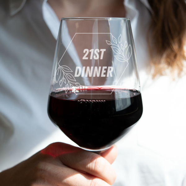 Groot rood wijnglas met gravure, perfect gepersonaliseerd cadeau