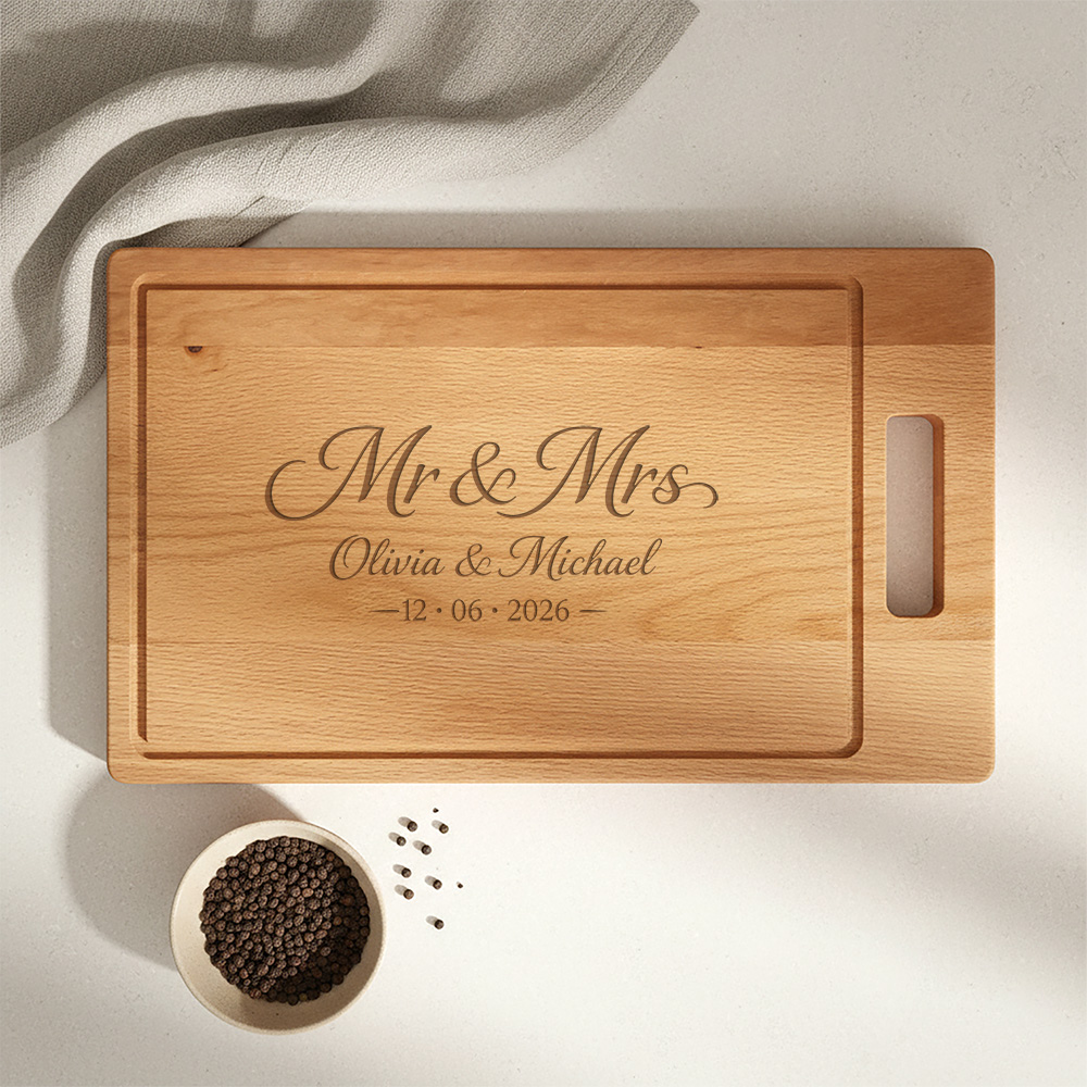 Snijplank met handvat graveren PersonalSurprise beukenhout sfeer foto 1 1 | Gepersonaliseerde cadeaus Snijplank graveren cadeau voor barbecue