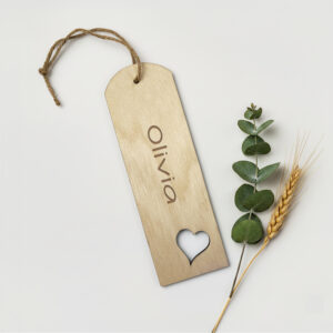 Boekenlegger graveren met naam Olivia