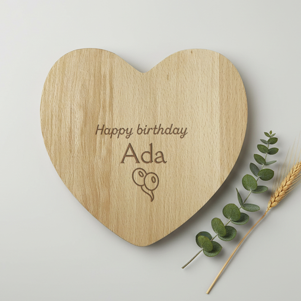 Serveerplank hart productfoto 2 | Gepersonaliseerde cadeaus Serveerplank graveren hart met naam Ada